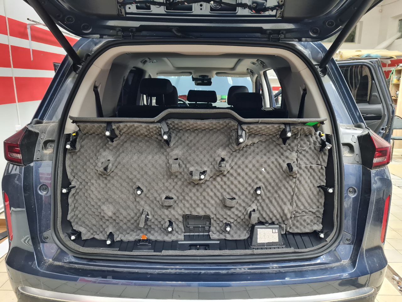Обшивка багажника шумоизоляция Chery Exeed VX вибро+шумопоглотитель+антискрип